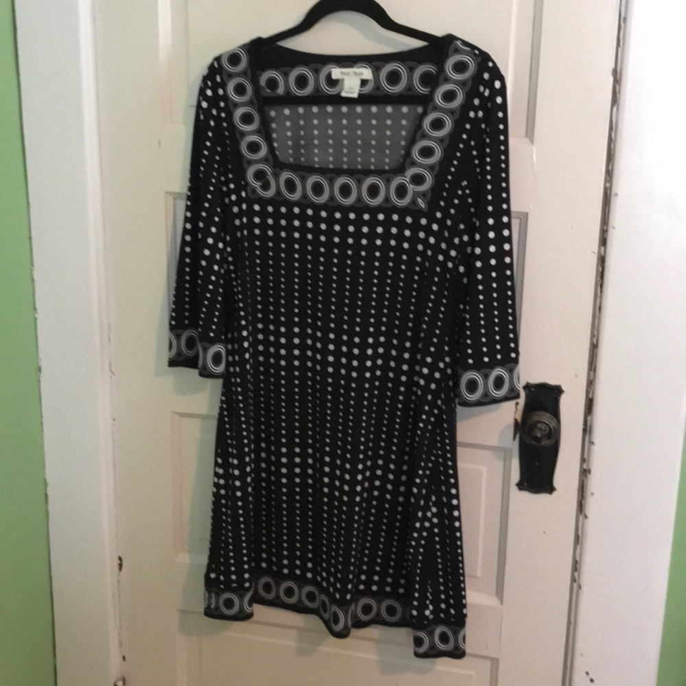 White House Black Market size M